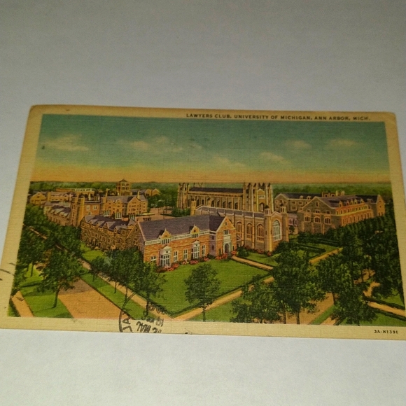 Linen postcard depicting the lawyers club University of Michigan Ann arbor Michi - Picture 1 of 4